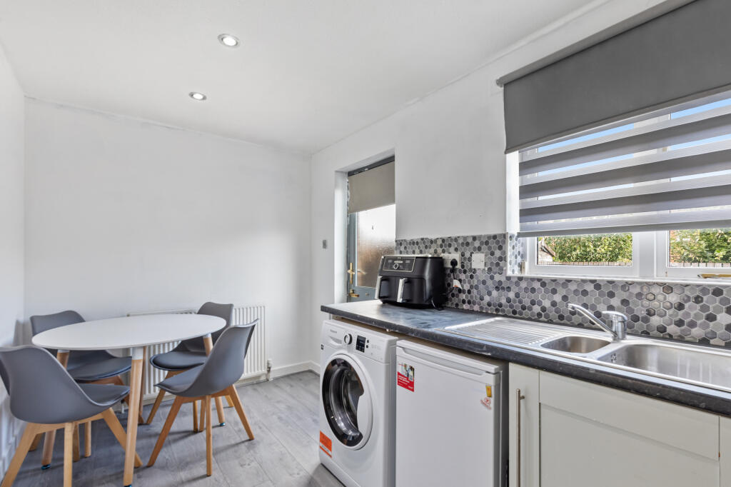 Kitchen/ Dining Room