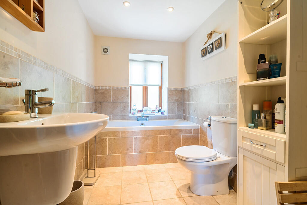 En-Suite Bathroom