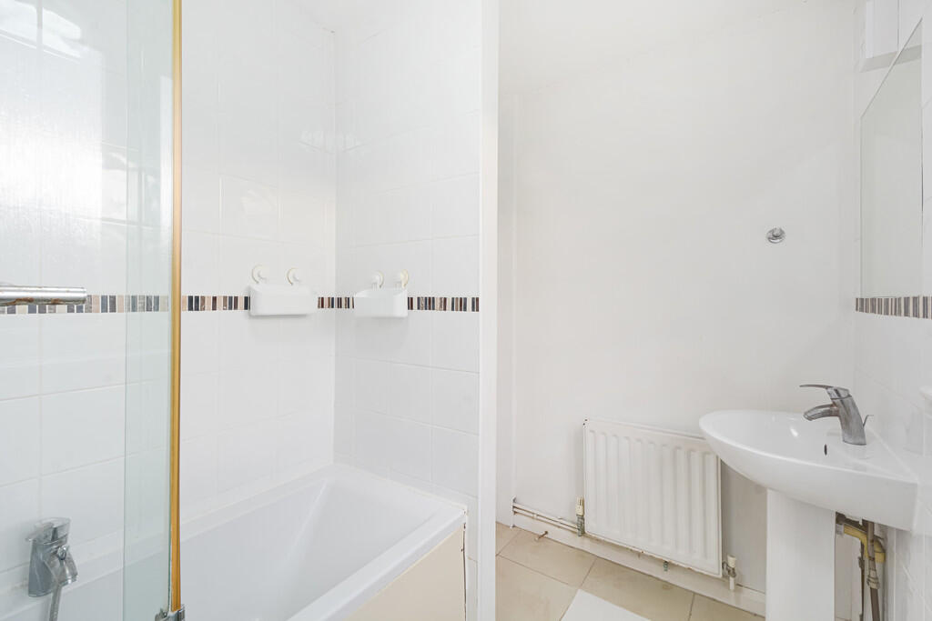 15 Hardy Close(18...