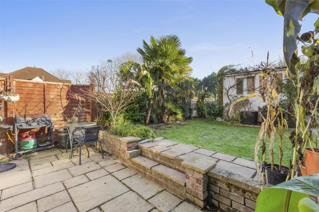 35 Deangarden Rise, HP11 1RF-11.jpg