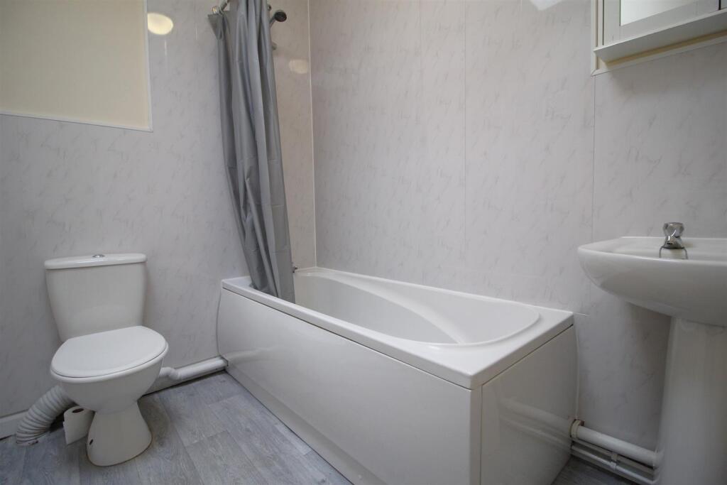 Bathroom.JPG