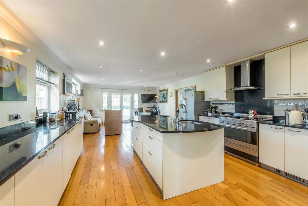 kitchen/dining room