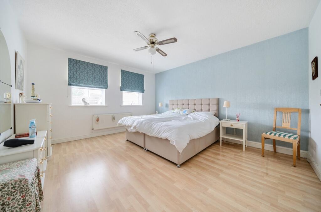 8-681a3d9b1bf80-1286225-ARW-8