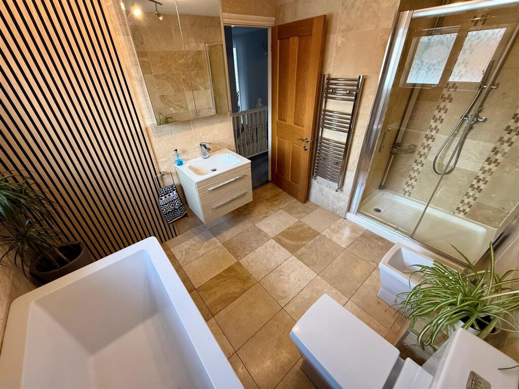 BC76 Bathroom2.jpg