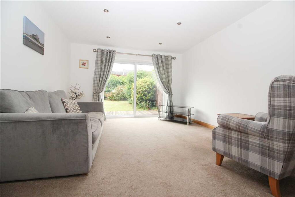 Living Room ( Rear )