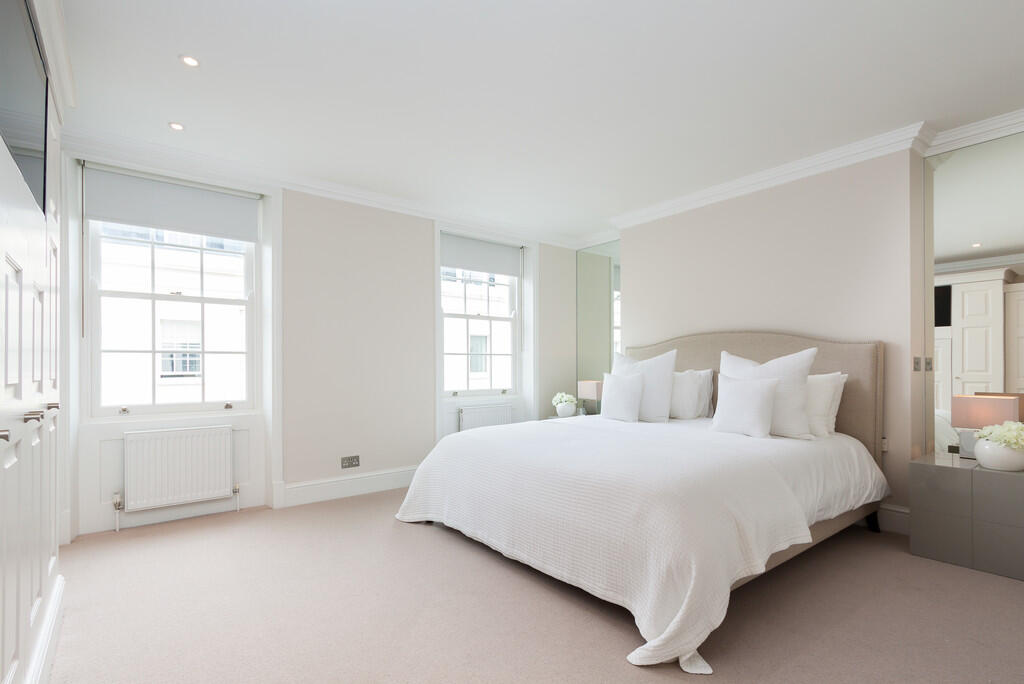 12 Chester Row SW...