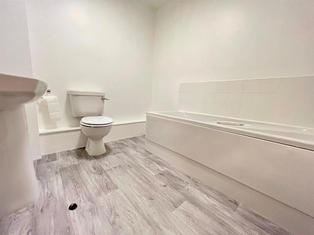 bathroom (1).jpg