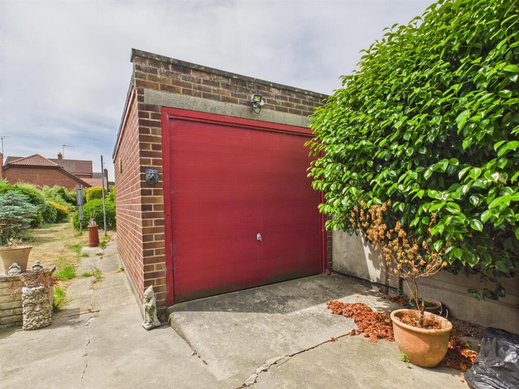Garage / workshop
