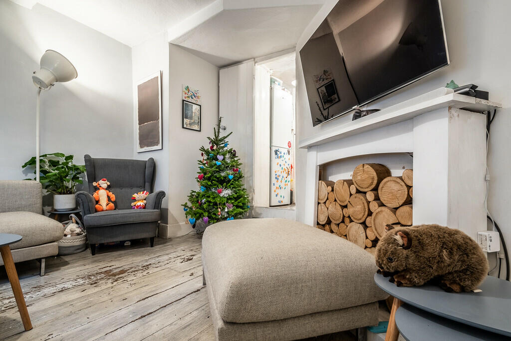 39 Lower North St...