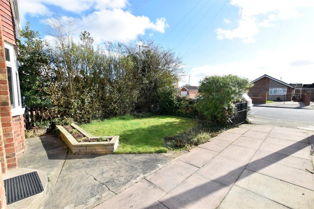 FRONT GARDEN
