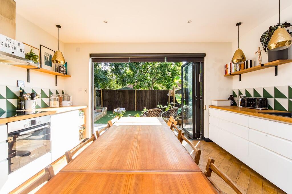 Elphinstone Road, E17