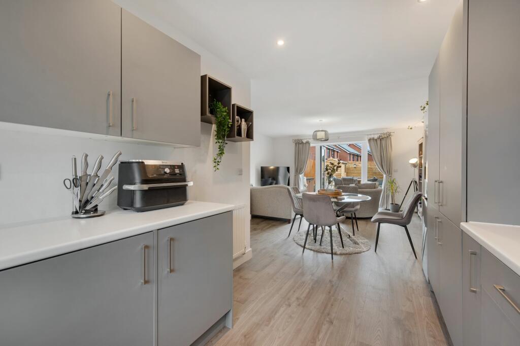 Kitchen / Diner / Lounge