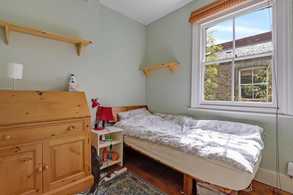 12-40a6JHPropWorld - 11 Homecroft Road - 34-medium