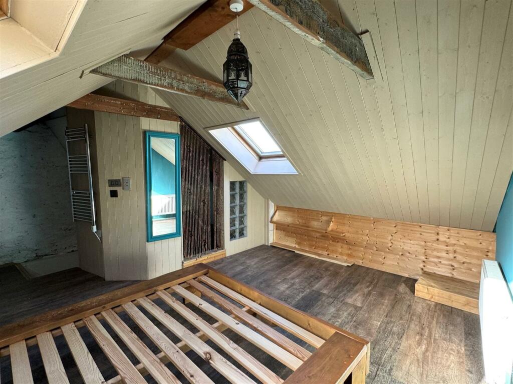 80 Crantock Street Loft Room