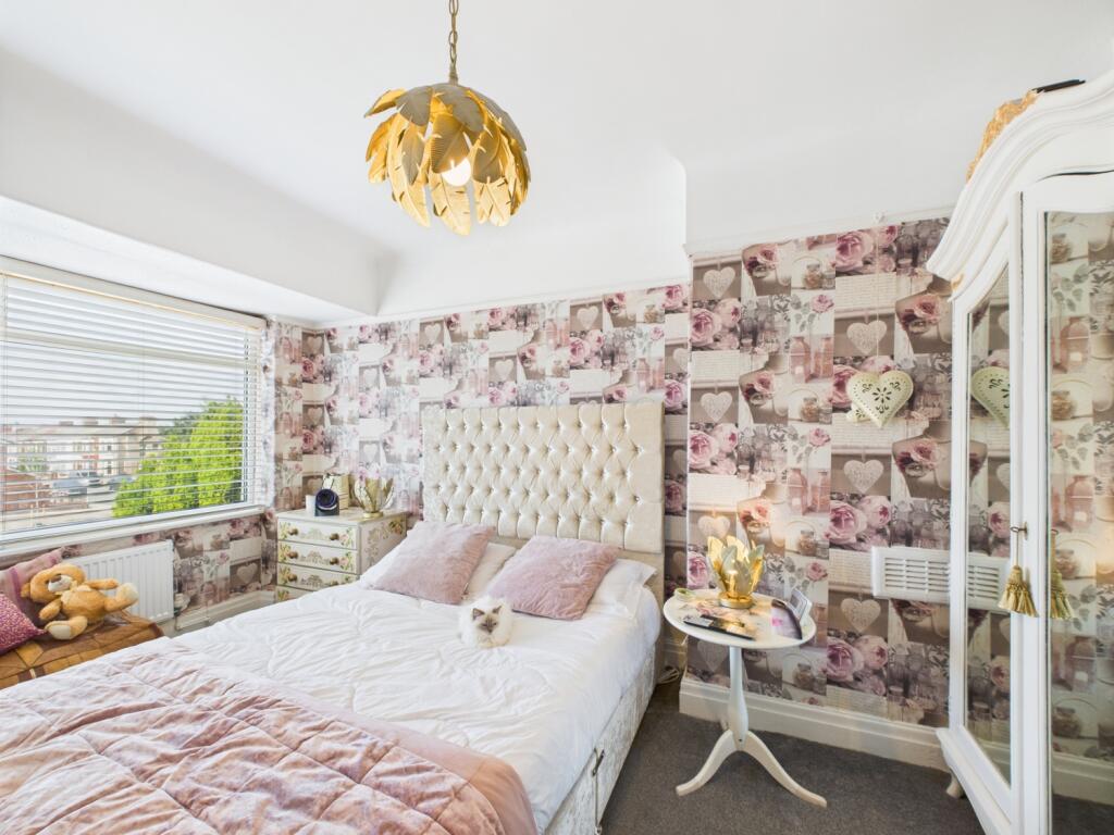 CAM02386G0-PR0135-STILL023