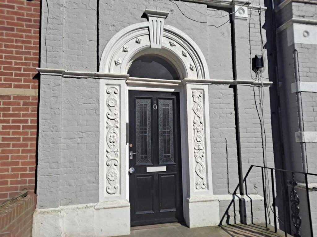 Flat 5 - Front Door.jpg