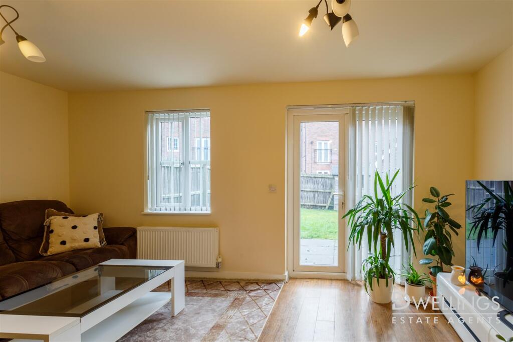 DWELEST- 20 St Matthew street, DE14 3DT - 005.jpg