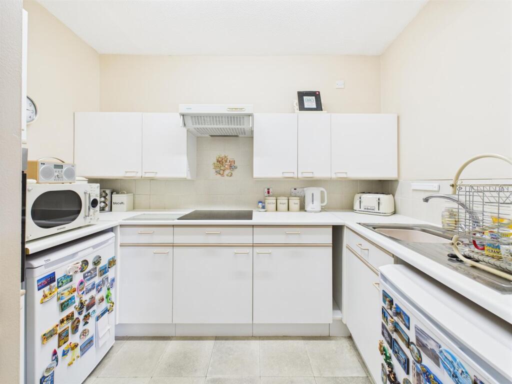 Kitchen: