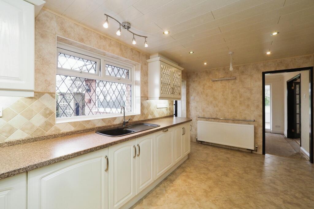 Fantastic sized Kitchen