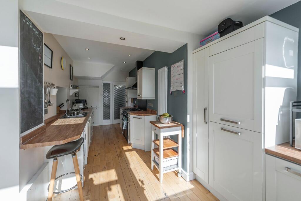 EXTENDED KITCHEN, DINER AND LIVING ROOM