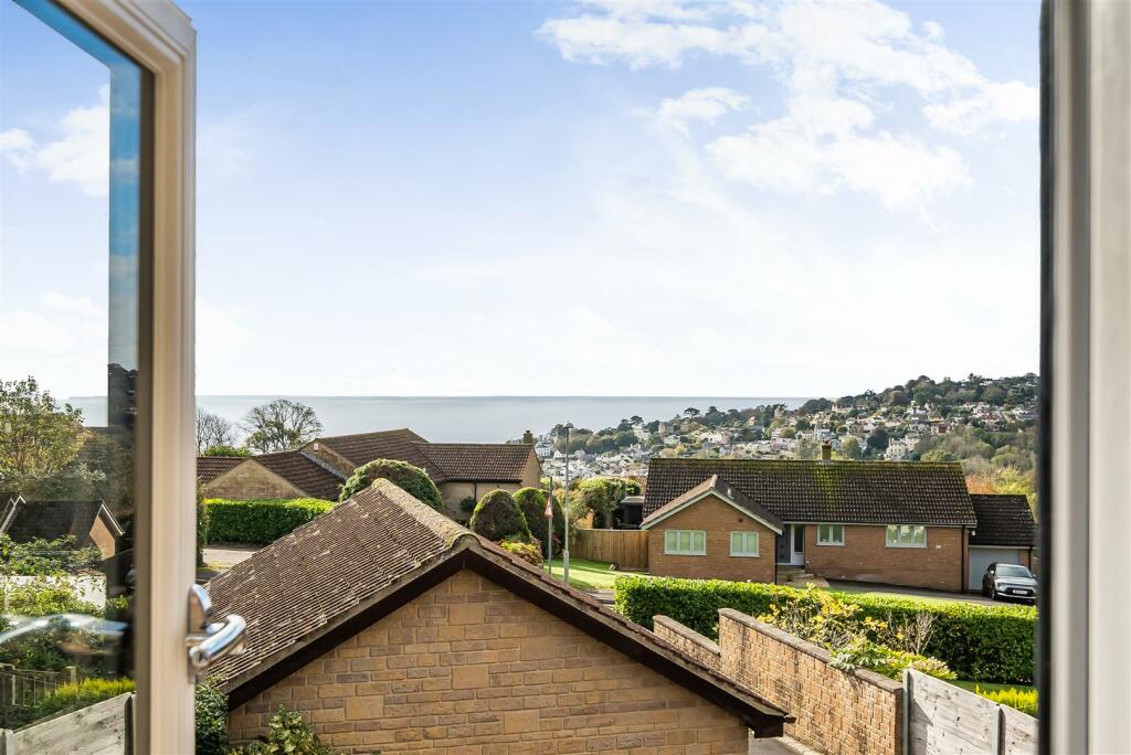 Bedroom sea view.jpg