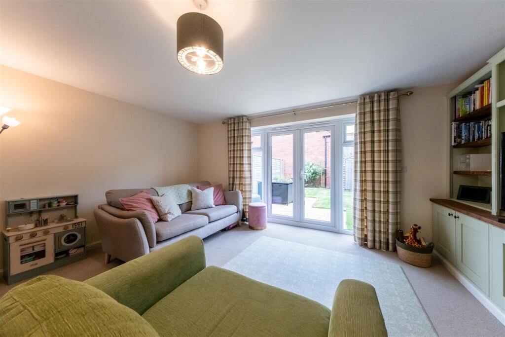 26 Holcroft Drive-003.jpg