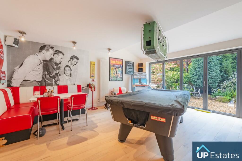 family room 1.jpg