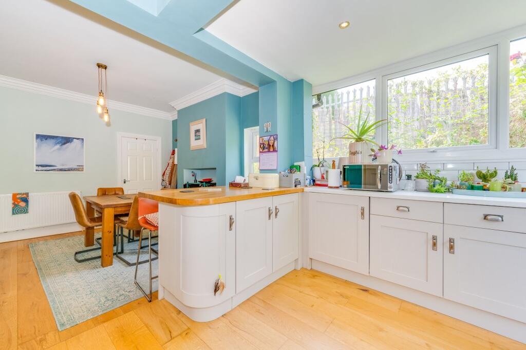 EXTENDED KITCHEN, DINER AND LIVING ROOM