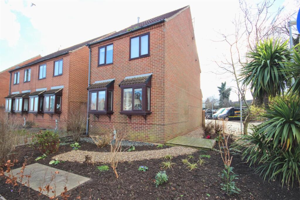 Front &amp; side garden