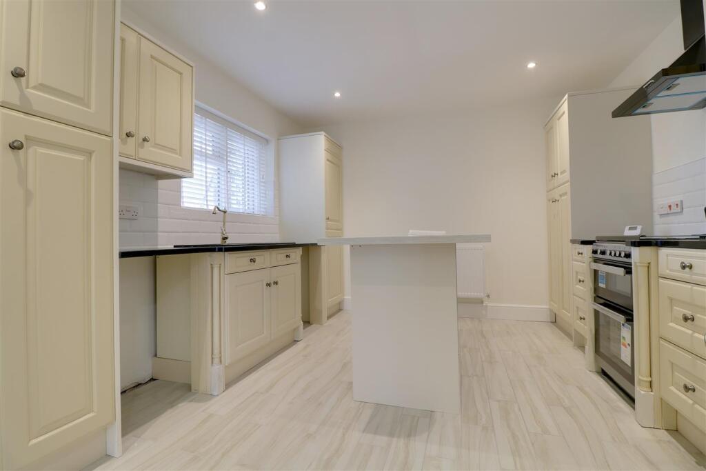 REAR KITCHEN/DINING ROOM measuring