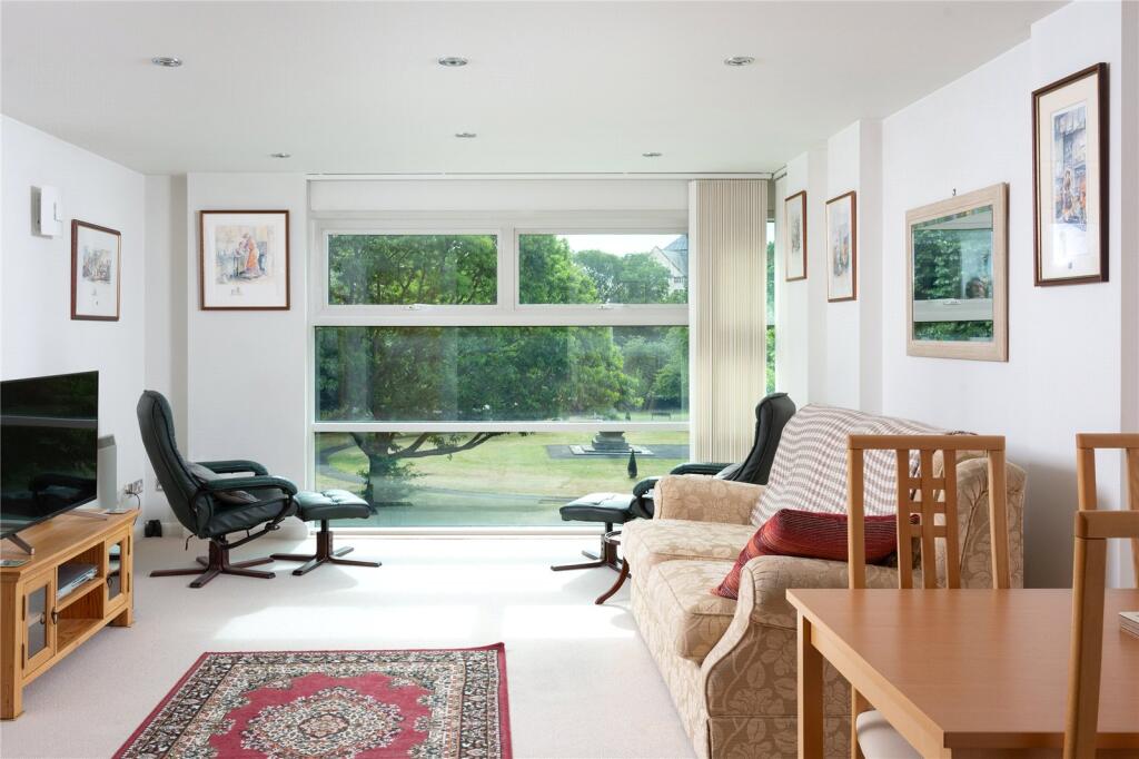 Sitting/Dining Room