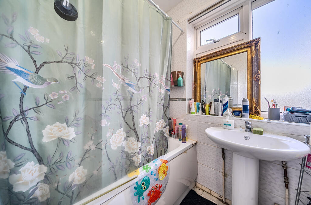 1373200-1-68ff848...