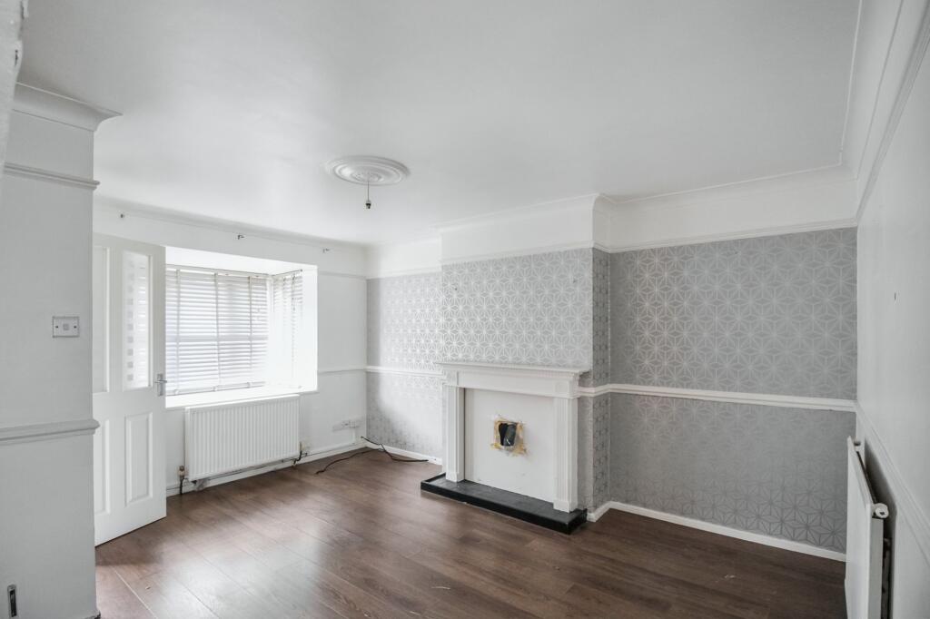 13 Oakley Close, Beckton, London E6 5RT