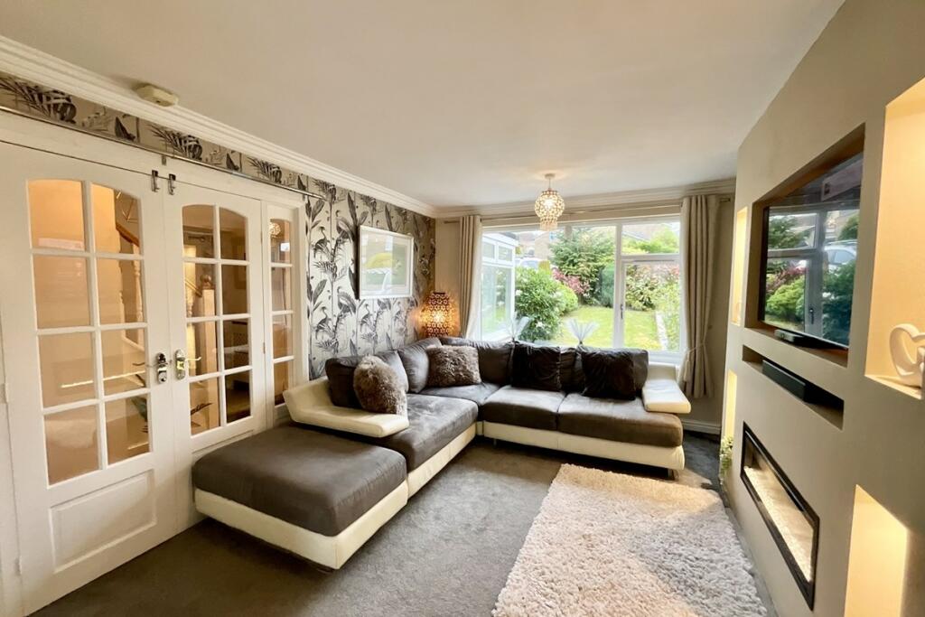 lounge/dining room
