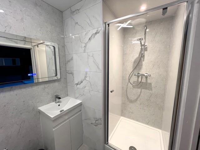 En Suite  Pic 2.jpg