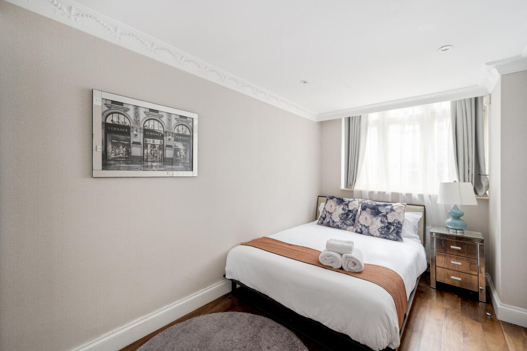 The Private Realtor-17 Ovington Mews-26_Lo