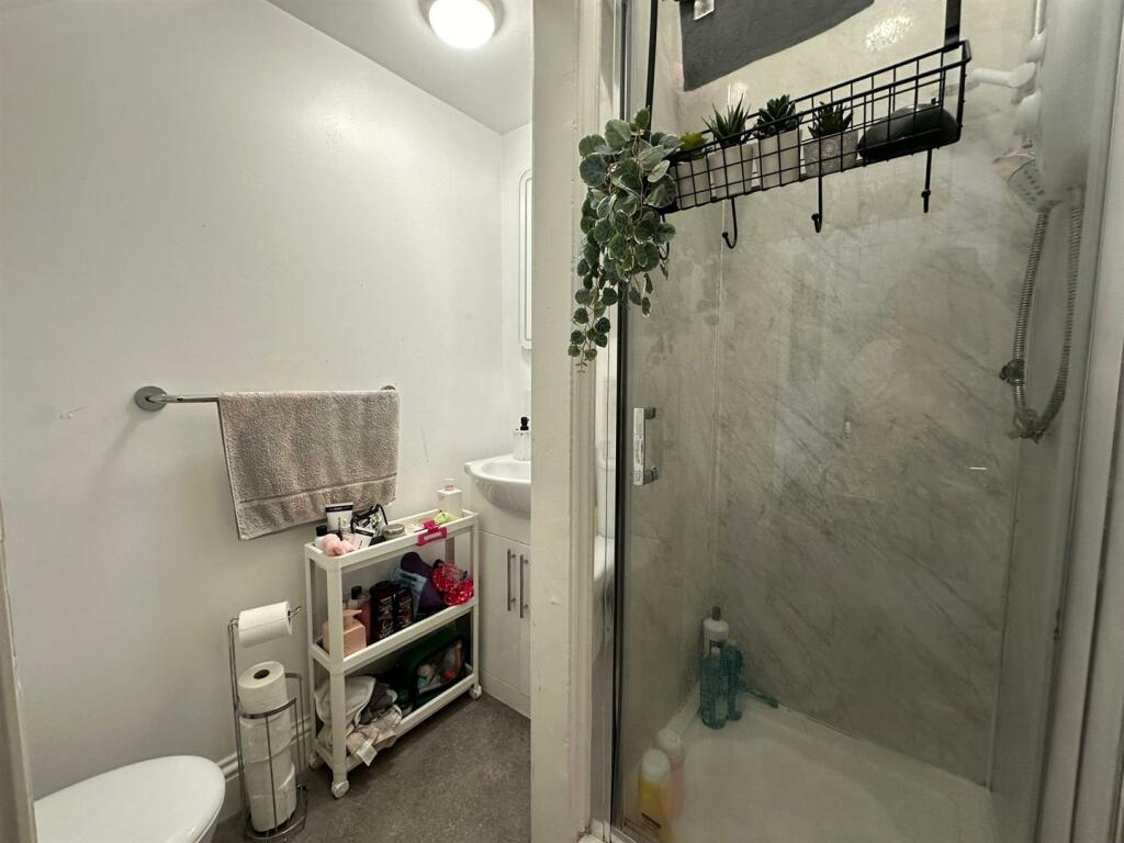 Bathroom Flat 3.jpg