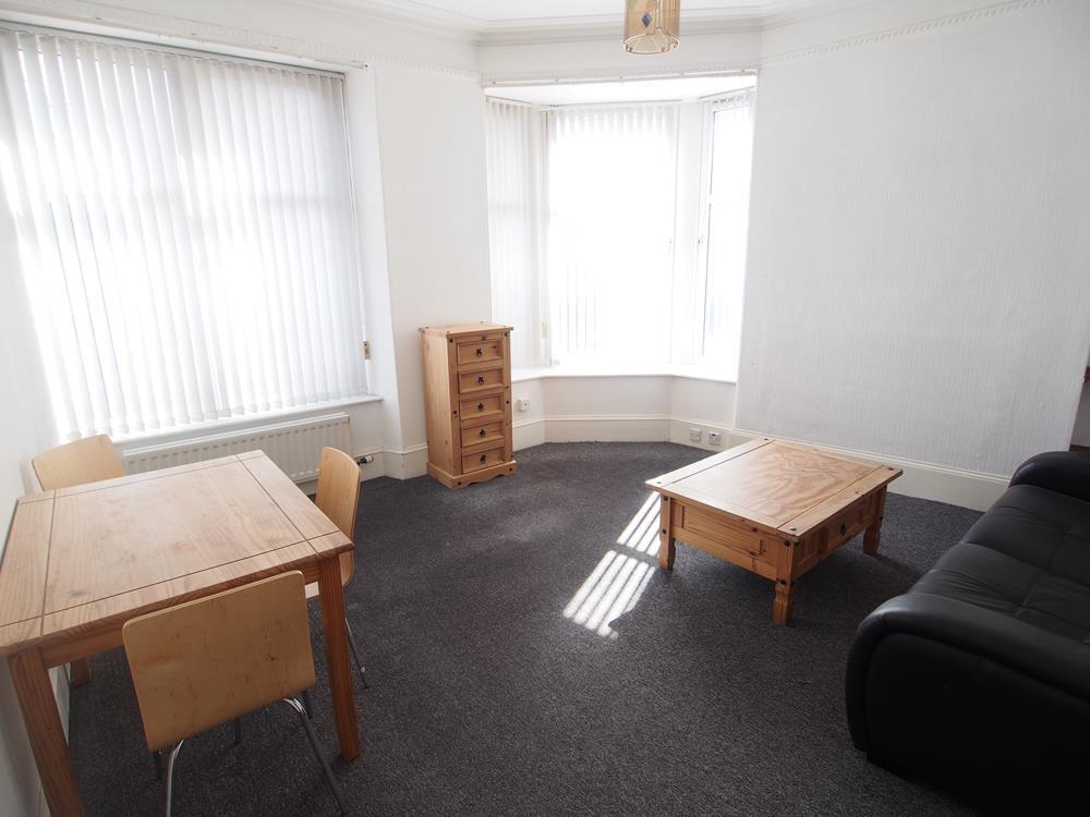 Lounge/Dining