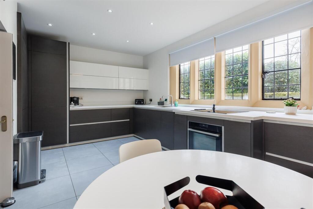 10 Hill Hall  (7).jpg