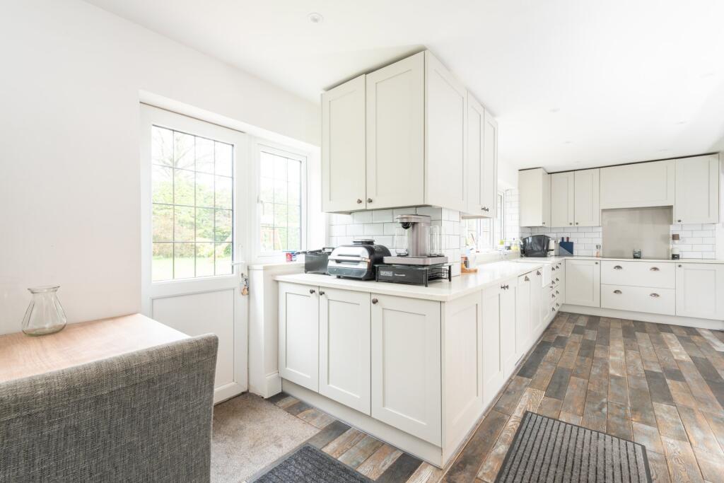 Kitchen/B'fast Room
