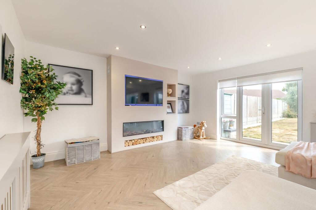 Kitchen/dining/family room