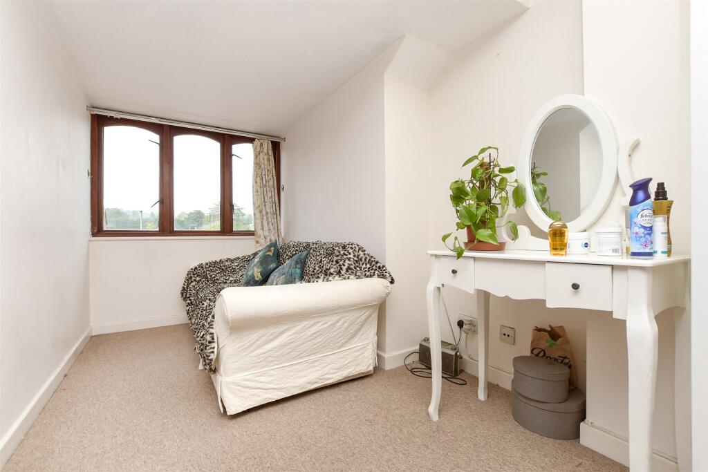 Lounge/Dining/Study Area