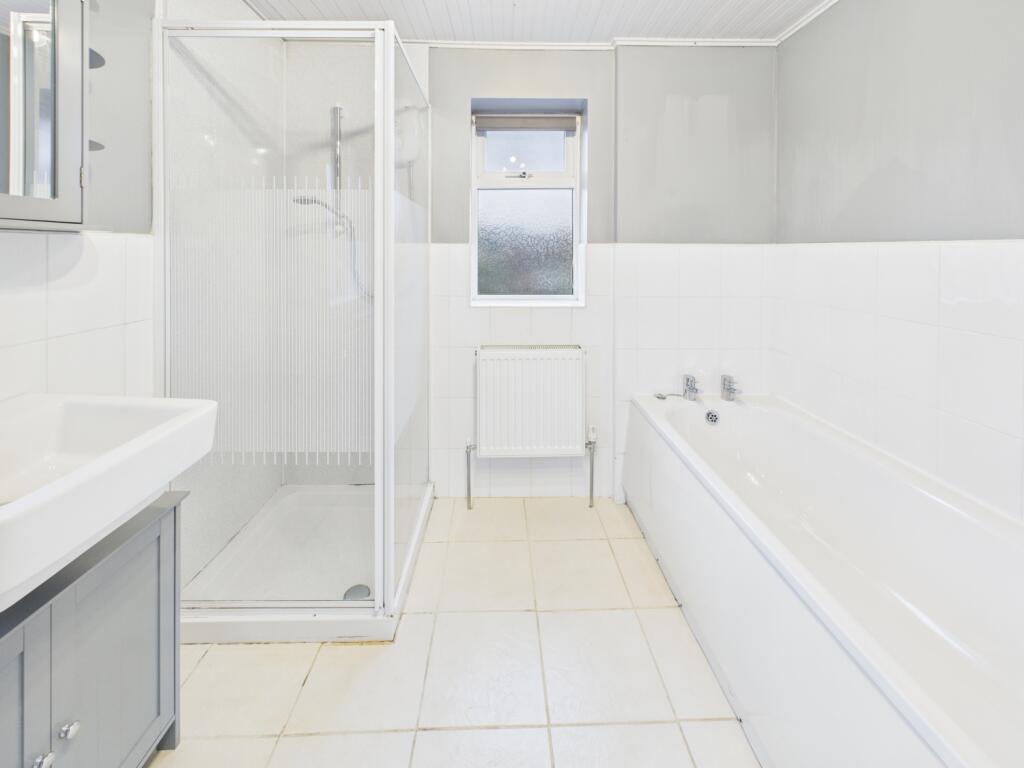 CAM04233G0-PR0046-STILL003