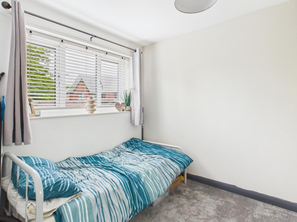 CAM03729G0-PR0054-STILL021