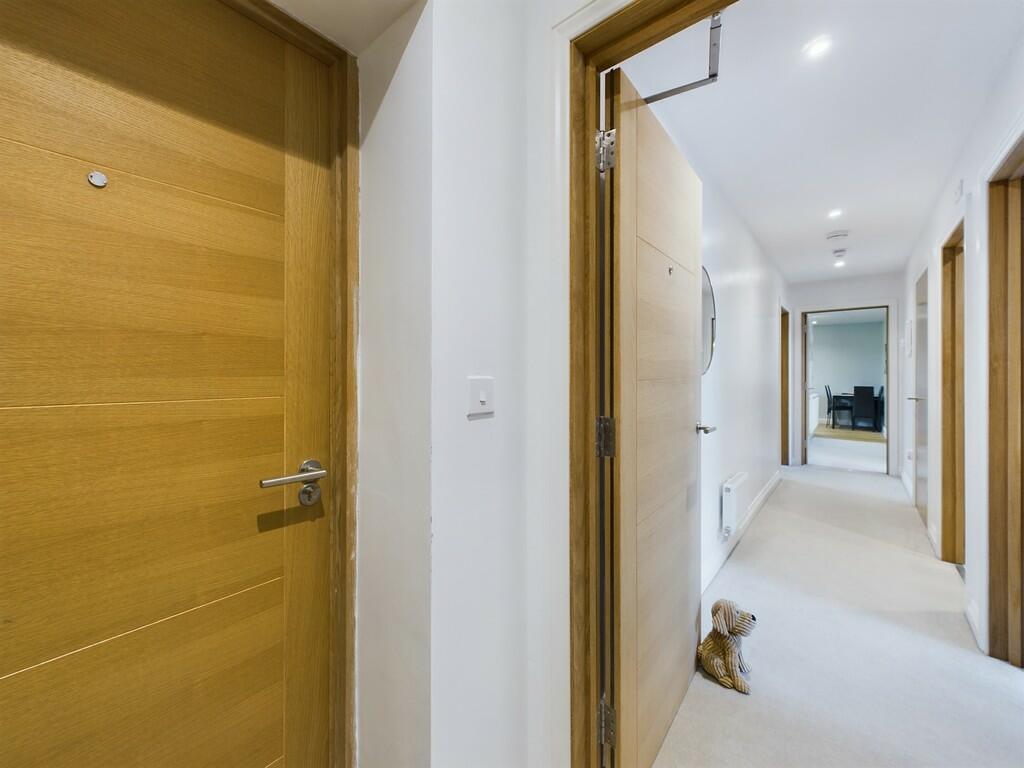 CAM03974G0-PR0048...