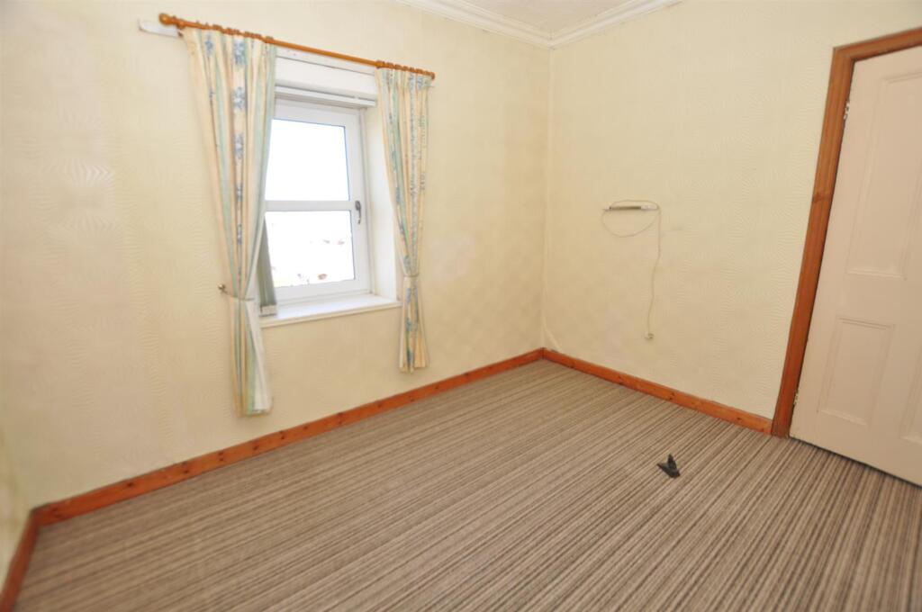 Front bedroom 1
