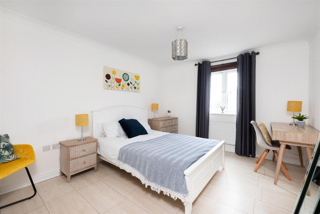 8 Middlewood Close-14.jpg
