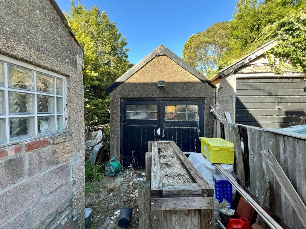 7 - Semi-detached House for Auction, Filton Park.j