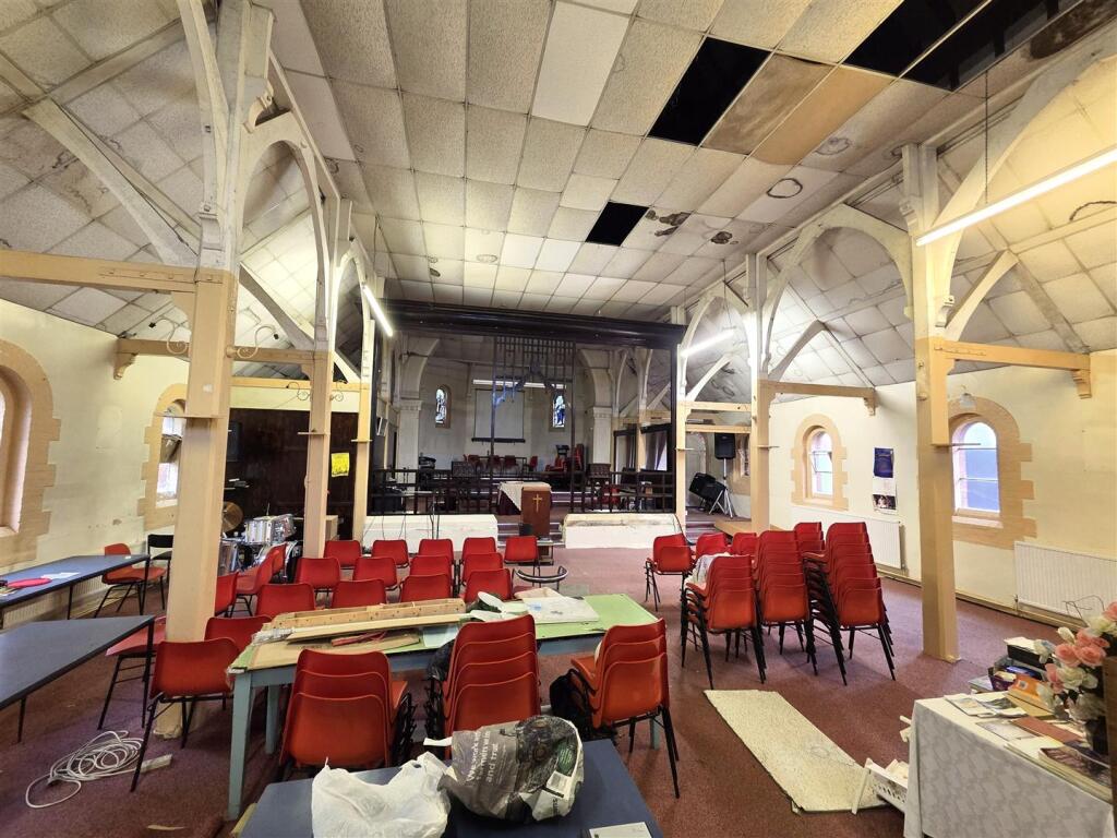 Lowden Church - Nave2.jpg