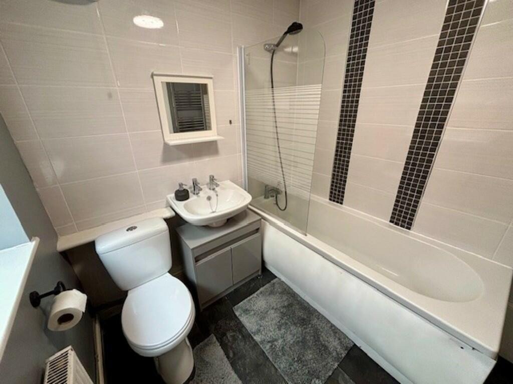 francis bathroom